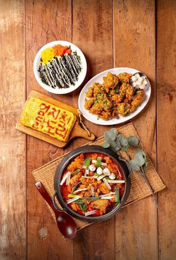 닭볶음탕의 맛을 엄지척 닭도리탕으로 느껴보세요.